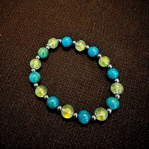 Handcrafted genuine gemstones bracelet.